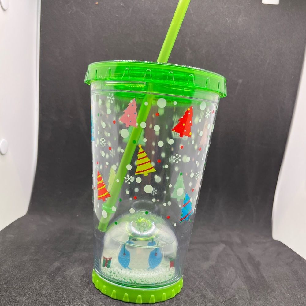 Cool Gear Snow globe tumbler with straw and lid
